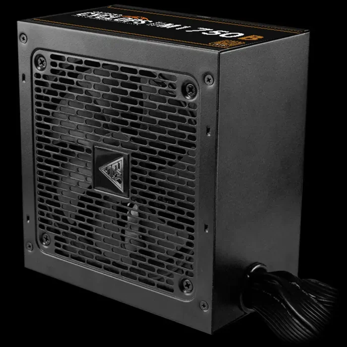 Fonte Gamdias Cyclops M1-750B instalada em gabinete gamer