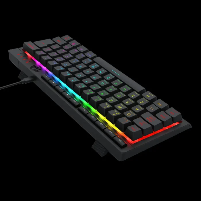 Teclado Redragon Shiva 61 RGB em mesa de setup gamer