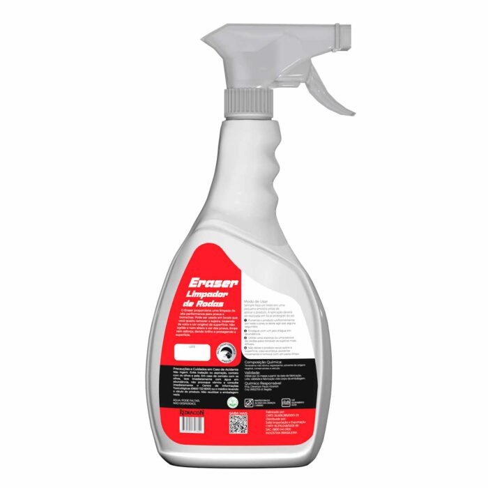 Escovação do pneu para remoção da sujeira com o produto ERASER