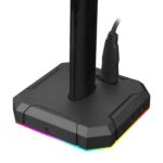 Suporte para headset Redragon Scepter X com hub USB e iluminação RGB em ambiente gamer