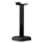 Detalhe das três portas USB 2.0 no suporte para headset Redragon Scepter X