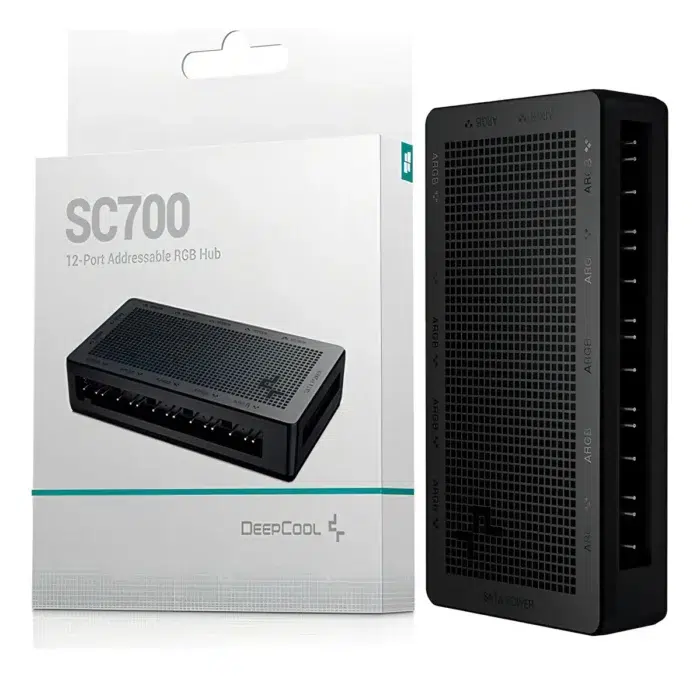 Hub DeepCool SC700 conectado em gabinete gamer com iluminação ARGB